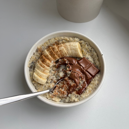 Baked oats with banana, cinnamon and vegan and organic milk chocolate