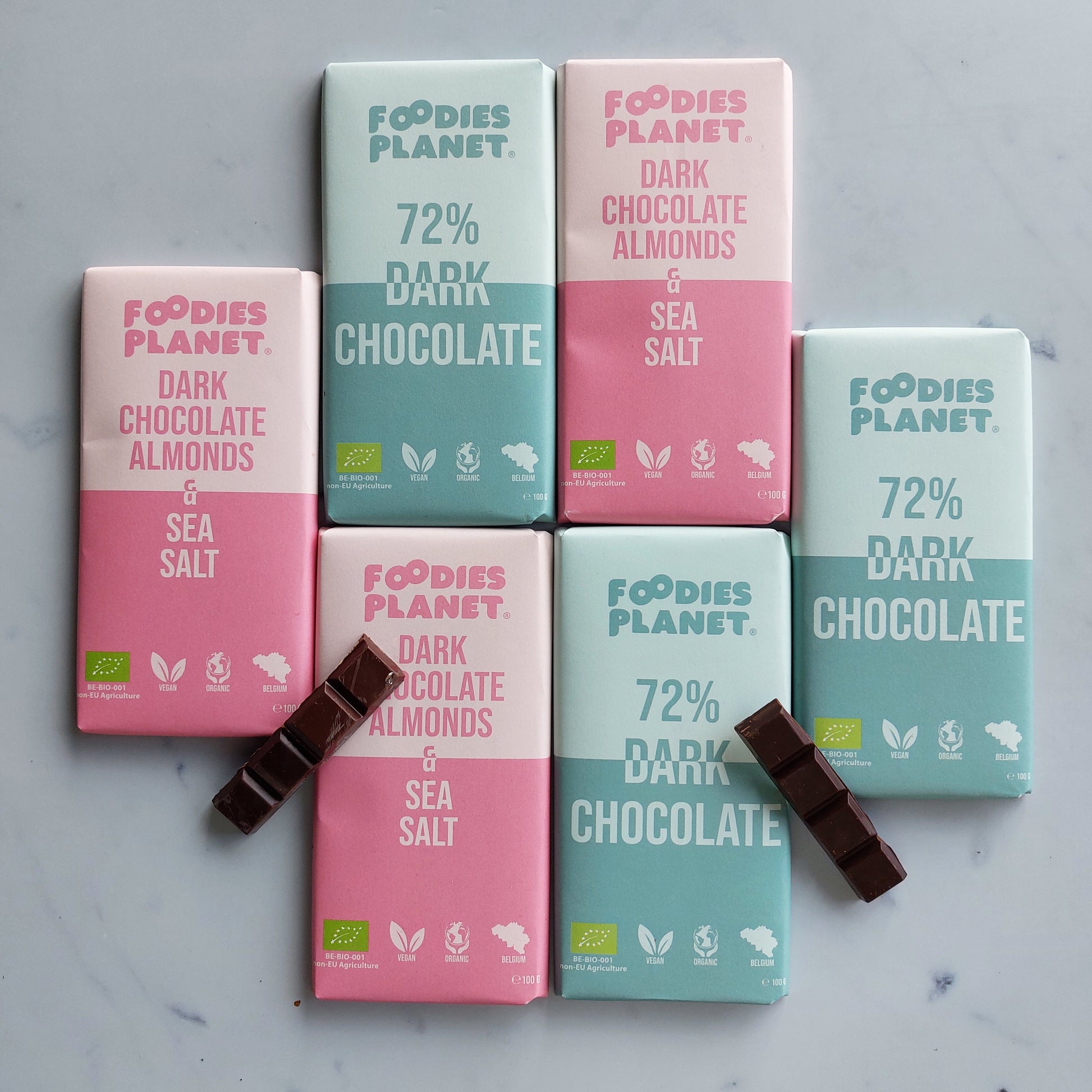 Whether you are a fan of crunchy and salty chocolate or dark chocolate, this Dark Chocolate mix is the perfect gift to live your sweetest dreams! A real must have to boost your recipes and sweet tooth! This box contains 6 chocolate bars.